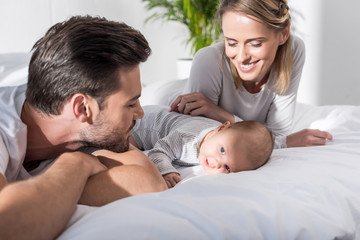 Obraz premium parents with baby boy