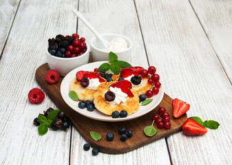 cottage cheese pancake with berries