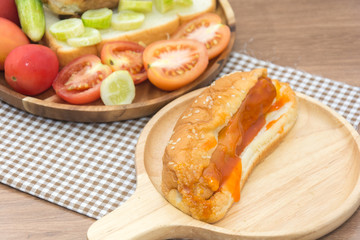 hotdog with vegetable