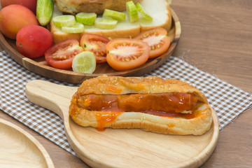 hotdog with vegetable