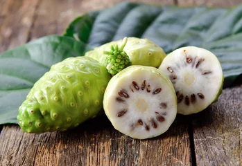 Cercles muraux Fruits noni fruit on wooden background