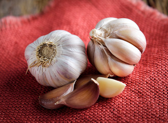 garlic bulbs with garlic cloves