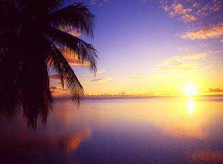 Naklejka na ściany i meble French Polynesia: Sunset on Bora Bora Island | Sonnenuntergang auf Bora Bora