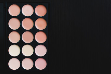 Palette shimmers highlighters on a dark