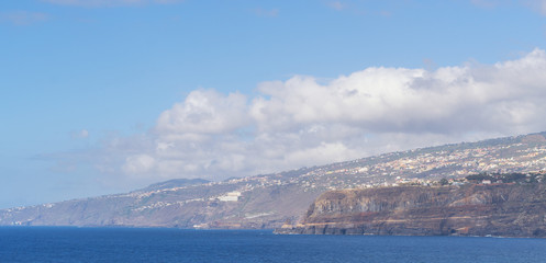 Fototapeta na wymiar Küste auf Teneriffa von Puerto de la Cruz aus gesehen