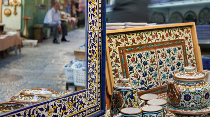 Obraz premium Ceramic tableware and mirror.