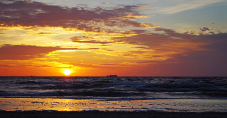 Sonnenaufgang an der Ostsee ( Deutschland / Insel Usedom / Ostseebad Heringsdorf)