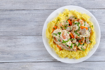 Rabbit legs braised in sour cream