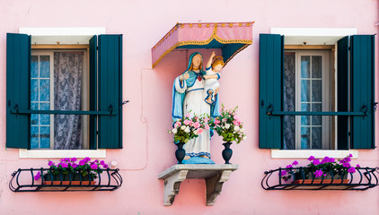 Fototapeta na wymiar Burano colourful house