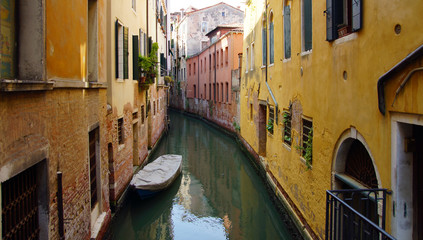 Fototapeta na wymiar canal de Venise