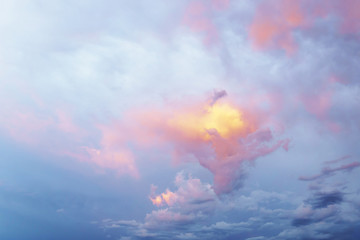 Obrazy na Szkle  tło piękne pomarańczowe niebo zachód słońca z chmurami.