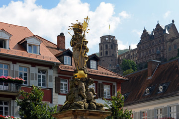 Obraz premium Madonna und Schloss Heidelberg