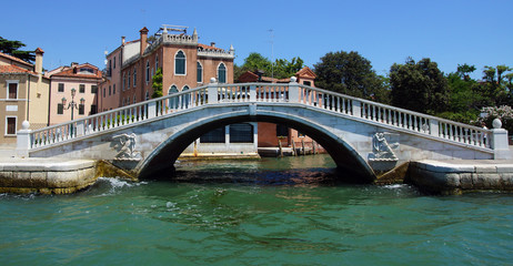 Fototapeta na wymiar pont Giardini
