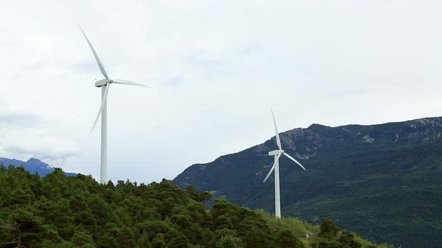 Pala eolica in montagna