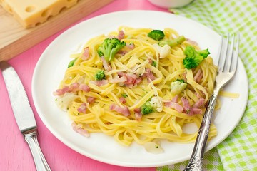 Fresh pasta linguine with bacon and cauliflower
