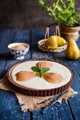 Chocolate tart with cottage cheese and pears
