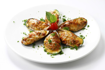 Baked New Zealand Mussels Six Pieces with Cheese on White Circle Plate, Isolated on White Background with Shadow. Close up High Angle View, Selective Focus at Food.