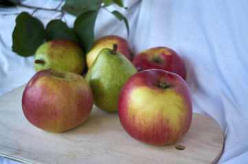 Naklejka na ściany i meble Pears and apples on a cutting board