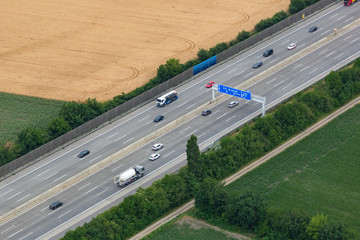 Straße Autobahn Südautobahn Österreich A2 Verkehr Transport Feld Felder Luftbild