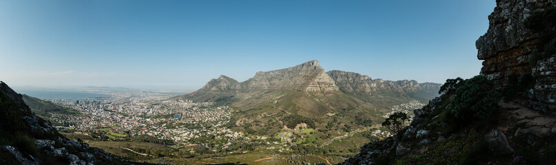 Fototapeta na wymiar Cape Town and Table Mountain (panoramic view)