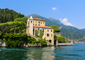 Fototapeta na wymiar Villa on lake Como