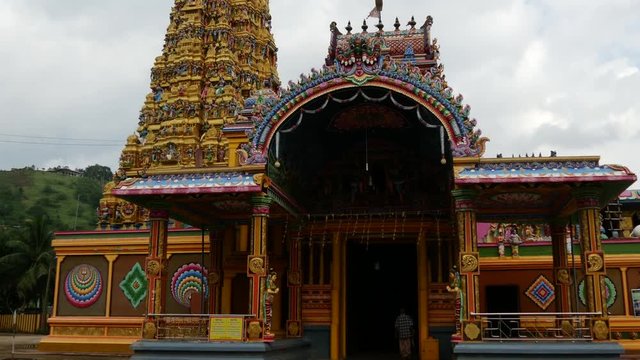 Tilt from the Sri Muthumariamman Thevasthanam hindu tempel in sri lanka