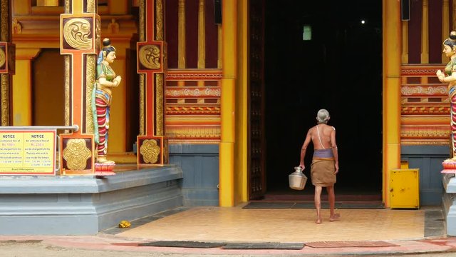 man walking in to the Sri Muthumariamman Thevasthanam hindu tempel