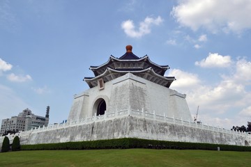 Fototapeta premium Chiang Kai Sek Memorial Hall in Taipei, Taiwan (side view)