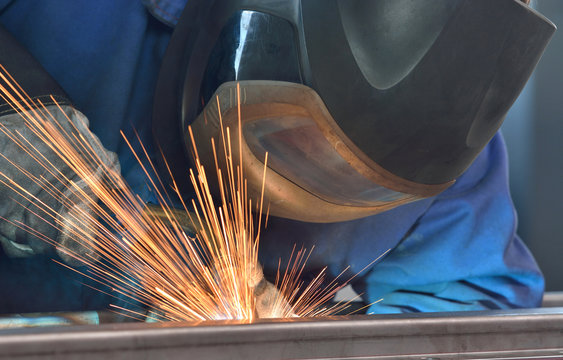 Schwei&szlig;en von Metallteilen