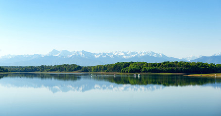 Fototapeta na wymiar Lake with the mountains Pyrenees in the background