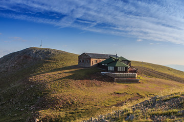 Fototapeta premium Refuge of Nil d’Aliga. Route: Puigllançada, La Tossa d'Alp and Penyes Altes