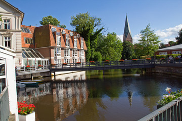 Obraz premium Lüneburg, Ilmenau, am Fischmarkt