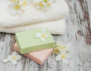 Obraz na płótnie Canvas Handmade soap and jasmine flowers