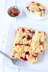Streuselkuchen mit Erdbeeren
