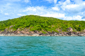 Plakat Rocks, Trees and Sea Green Waters of South Goa, India