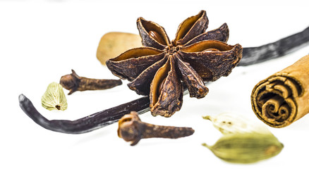 Cinnamon, clove, star anise, vanilla