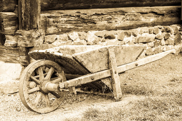 Fototapeta na wymiar old wheelbarrow