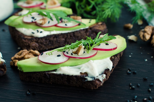 Sandwiches of rye bread with avocado and goat cheese