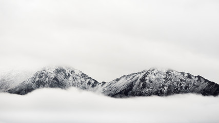 Obraz premium Snow mountains with cloudy in the morning at Pangong Lake, Leh Ladakh, India