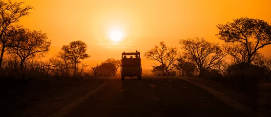 Crédence en verre imprimé Afrique du Sud Véhicule Safari au coucher du soleil