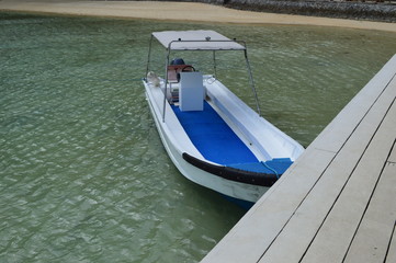 Fototapeta na wymiar Boat at pier