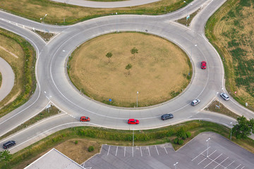 Kreisverkehr Kreis Straße Verkehr Kreuzung Transport Autos Luftbild