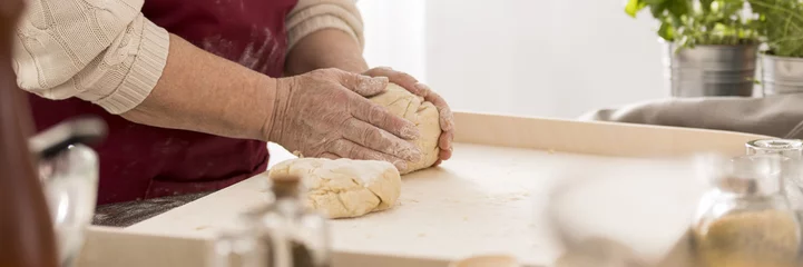 Papier Peint photo autocollant Cuisinier Woman kneading dough