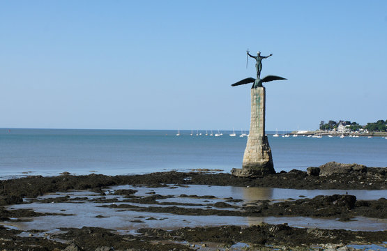 statue monumentale qui orne le front de mer de Saint-Nazaire le &laquo; monument am&eacute;ricain &raquo; ou, plus affectueusement, le &laquo; Sammy &raquo;