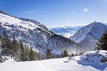 Fototapeta na wymiar Alpen, Winter, Urlaub, Freizeit, Wandern, Schnee, Sonne