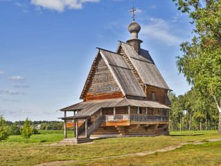Старая деревянная Никольская церковь на территории Кремля (церковь Николы из села Глотово.) Суздаль. Владимирская область. Золотое Кольцо. Россия © aphonua