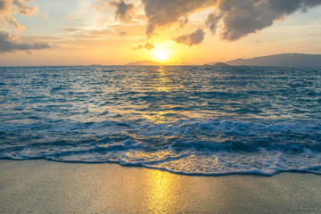 Fototapeta premium Beautiful sunset at the beach, seascape
