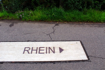 Schild "Rhein" im Messdorfer Feld
