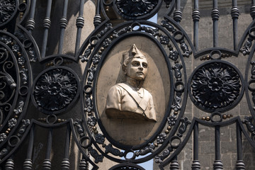 gate Chapultepec castle nio Heroe