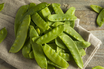 Raw Green Organic Snow Peas